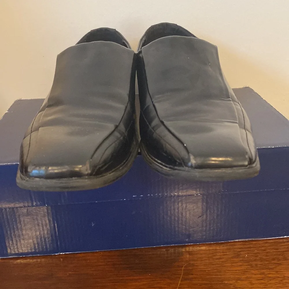 14;09 - Kenneth Cole Unlisted Slip on Loafers
